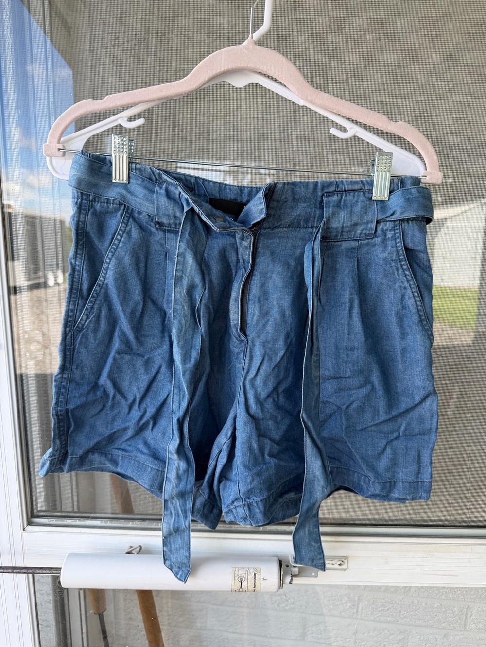 Women’s blue wash shorts with tie